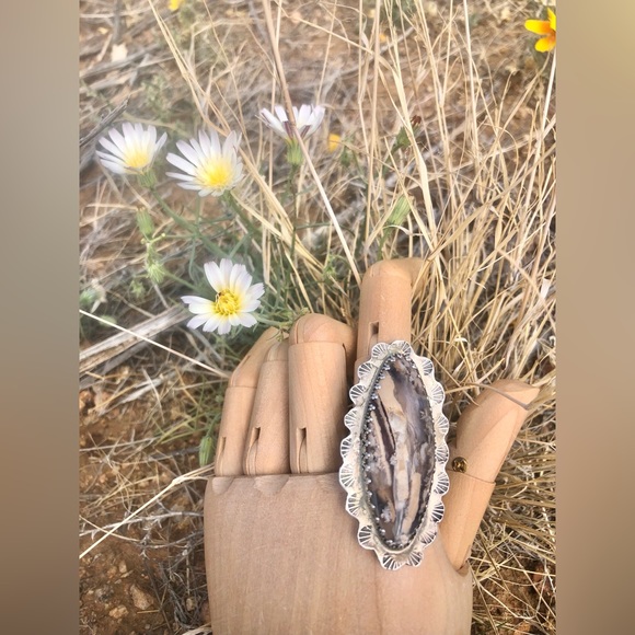Handcrafted Southwestern Silver Inlaid Stick Agate Ring - Picture 4 of 14